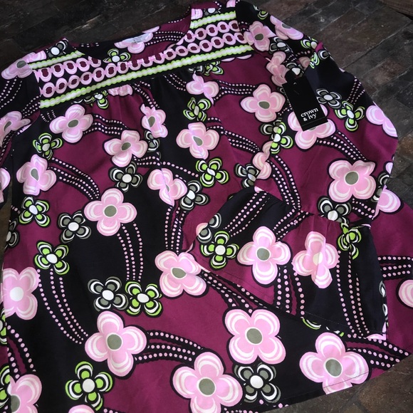 👑CROWN & IVY - Picture 2 of 8